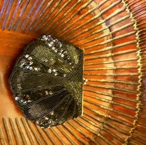 Even sequin antique bag